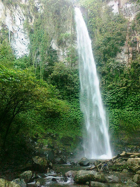 Blemantung-Waterfall-panoramio