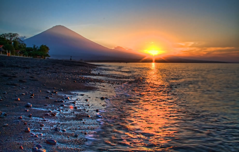 Gorgeous sunset Sunset-with-Mount-Agung-in-Amed-by-Dr-Anil-Argwal-dranilj1.wordpress