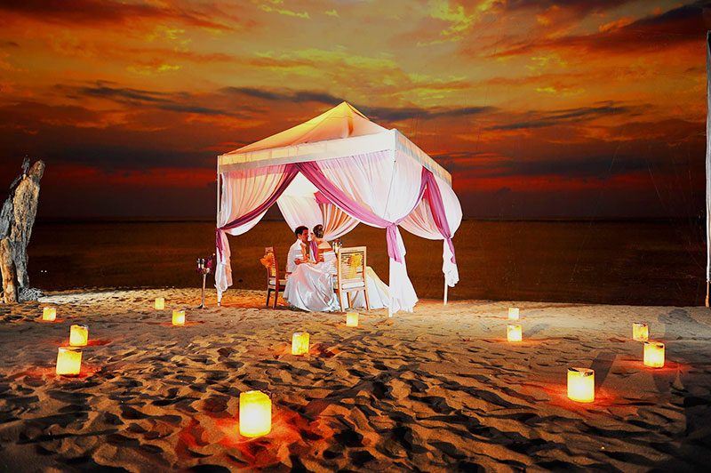 9-Tent-Romantic-Dinner-experience