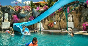 9 resort keluarga pinggir pantai di Bali dengan kolam anak dan perosotan yang asik
