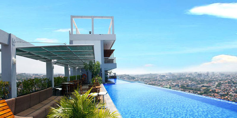 12 hotel  terjangkau di Semarang dengan  kolam  renang  keren 