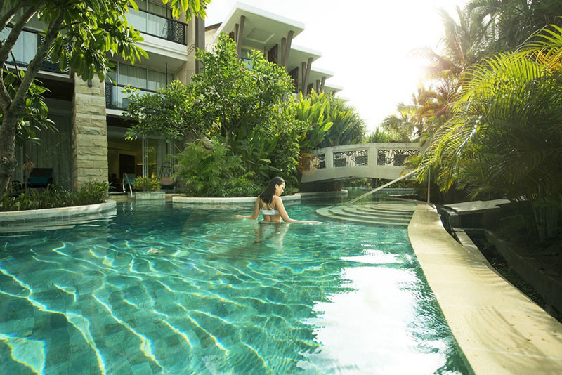 13 Hotel mewah di Bali dengan balkon kamar menghadap laut 