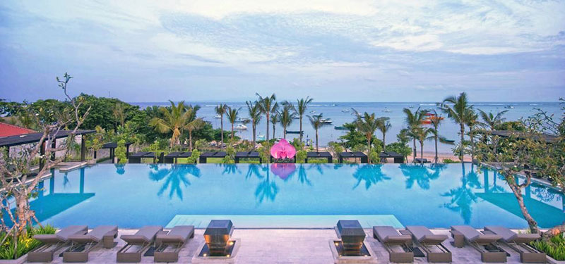 13 Hotel  mewah di Bali dengan balkon kamar  menghadap laut 