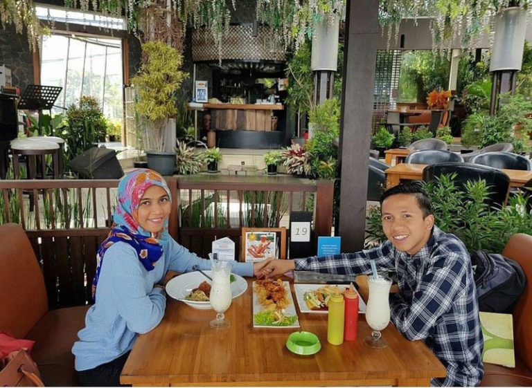 19 Tempat makan malam romantis dan murah di Bandung dengan panorama