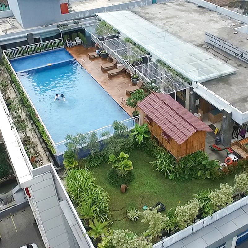 13 Hotel  di pusat kota Bandung  dengan kolam  renang  rooftop 