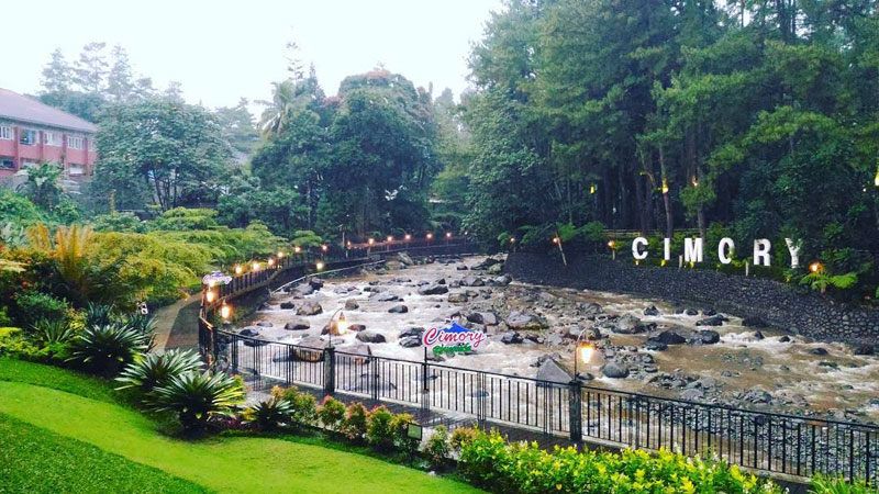 11 Tempat makan keluarga di Bogor ini dilengkapi taman 