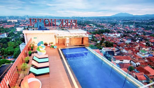 13 Hotel di pusat kota Bandung dengan kolam renang rooftop dan City View
