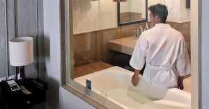 12 Kamar hotel murah di sekitar Seminyak Bali dengan kamar mandi bathtub dibawah 550ribu!