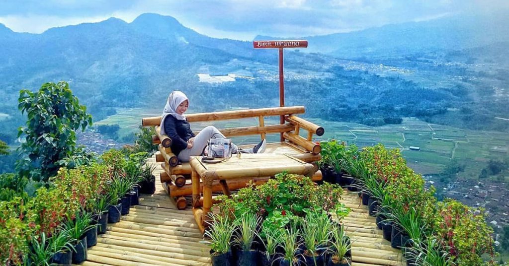 Tempat Wisata Di Indonesia Yang Terkenal Dalam Bahasa