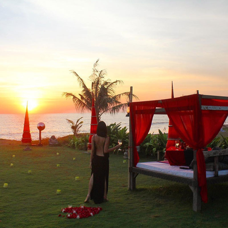 restoran Bali dengan pemandangan pantai dan laut terindah