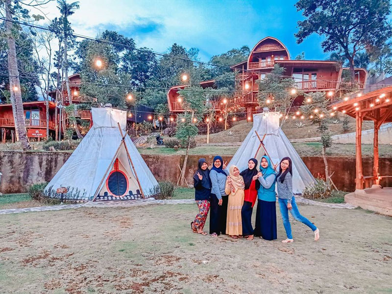 Resort Keluarga Dan Taman Rekreasi Terlengkap Di Sukabumi Cuma 2 Jam Dari Jakarta Sparks Forest Adventure