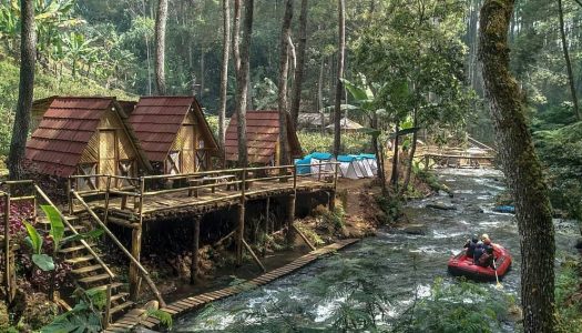 Penginapan murah tepi sungai nan asri di Bandung: Kampung Singkur