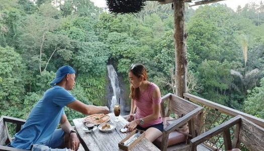 “Warung makan” di Bali ini lokasinya ada di dekat air terjun! – Layana warung