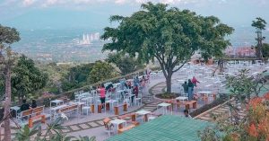Tempat nongkrong murmer di Bogor dengan view spektakuler: Taman Fathan Hambalang