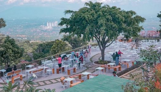 Tempat nongkrong murmer di Bogor dengan view spektakuler: Taman Fathan Hambalang