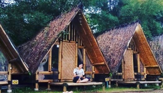Nginep di pondok bambu di Bogor dengan kolam renang langsung depan kamar! – The Forest @Cisarua