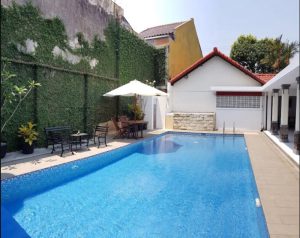 8 Villa keluarga di Malang & Batu dengan kolam renang pribadi mulai 180