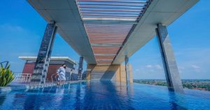 13 Hotel murah terbaik di Cirebon dengan kolam renang, pilihan menginap yang terjangkau!