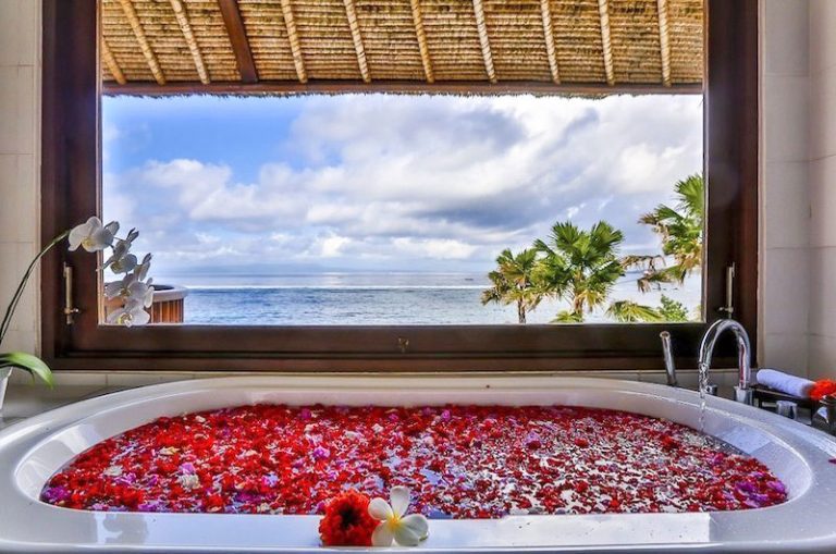 18 romantic Bali villas with the most indulgent bathtubs and jacuzzis