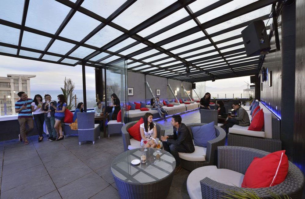2-gino-feruci-rooftop-bar-via-blog-kagum-hotel
