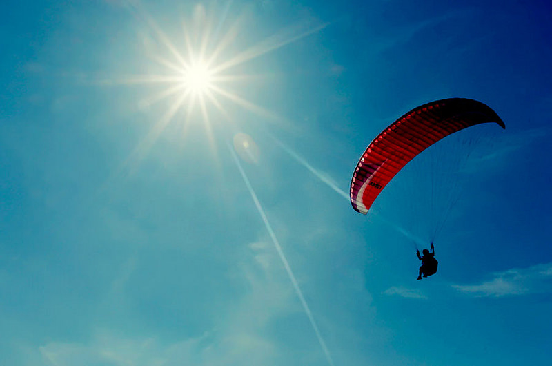 Parangtritis Beach-Paralayang-parachute-HarrySeptian-flickr.jpg