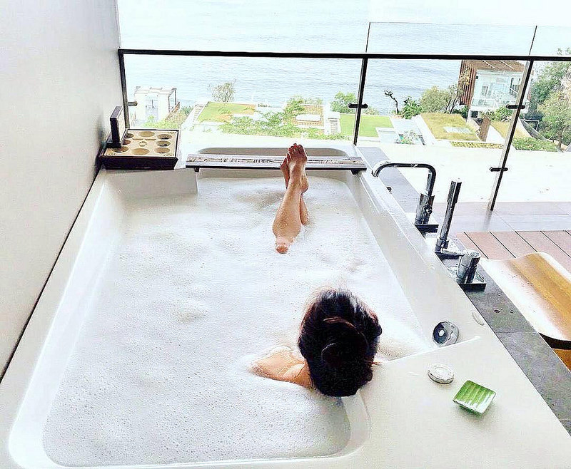full of bubble warm jacuzzi+breathtaking view