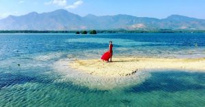 Secret island with clear waters in Bali: Gili Putih is where you enjoy a whole island and Instagrammable swings to yourself!