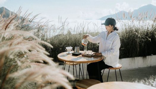 This trendy cafe in Kintamani (Bali) lets you enjoy magical views of Mt.Batur! – Montana Del Cafe