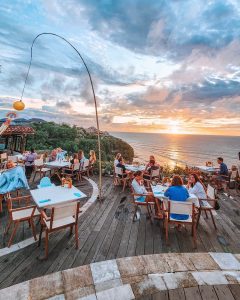 20 Beachfront Restaurants in Bali Where You Can Dine with Stunning Ocean Views (Seminyak, Canggu, Jimbaran and Uluwatu)
